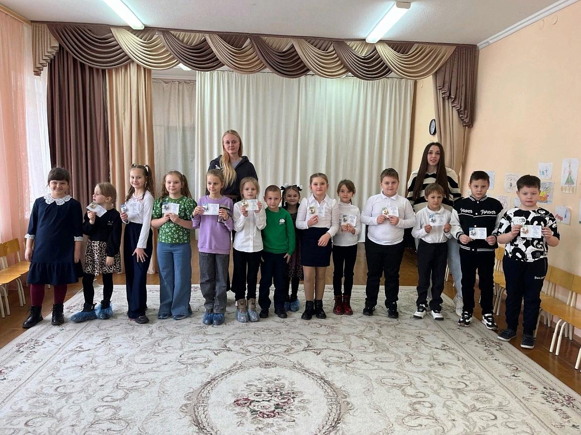 Выпускники детского сада "Ромашка" получили значки ГТО