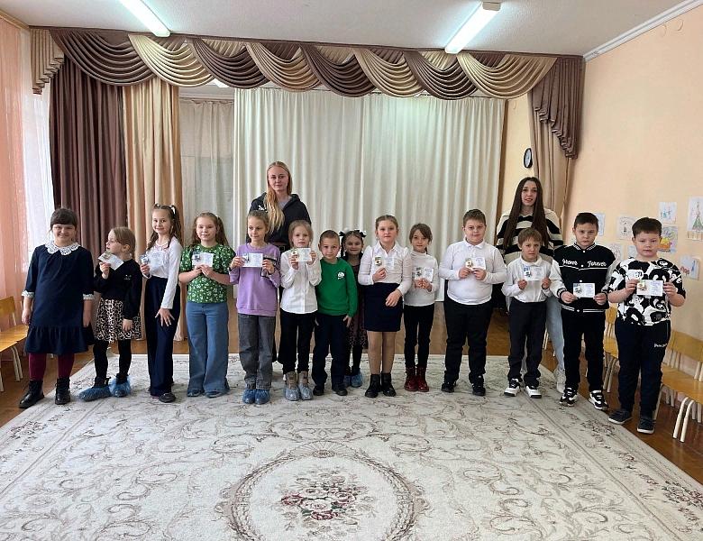 Выпускники детского сада "Ромашка" получили значки ГТО
