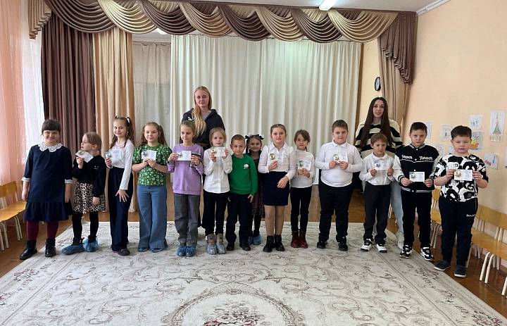 Выпускники детского сада "Ромашка" получили значки